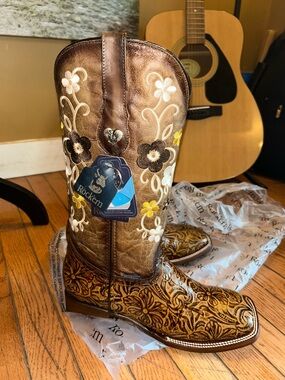 NEW IN BOX Rockin Brown Floral Embroidered Western Boot -